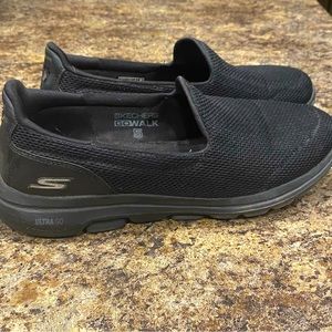 Women’s Skechers Black Go Walk 5 slip on shoes
